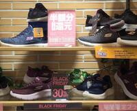 「ブラックフライデー♡SKECHERS」