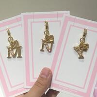 再入荷♡ハートモチーフイニシャルチャーム
